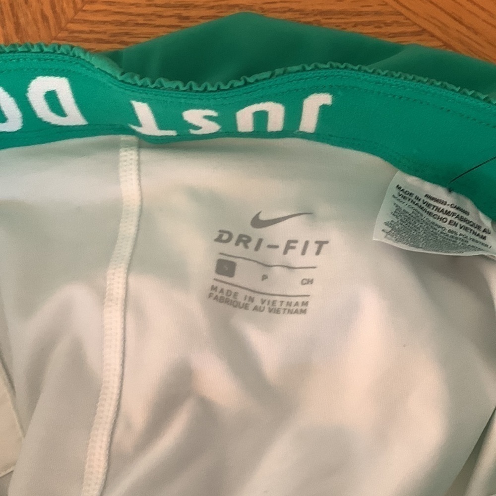 Nwt Nike workout shorts - Picture 3 of 7